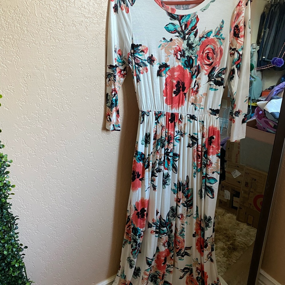 Like new maxi dress w/ pockets